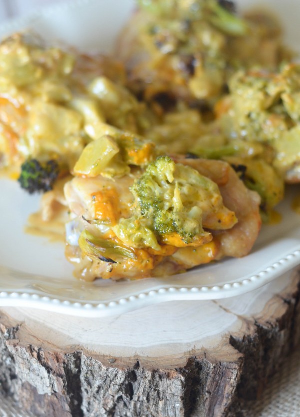 Cheesy Broccoli Chicken - A great dinner by Campbell's Oven Sauces with @Campbells, it's simple and only 3 steps! {ad} 