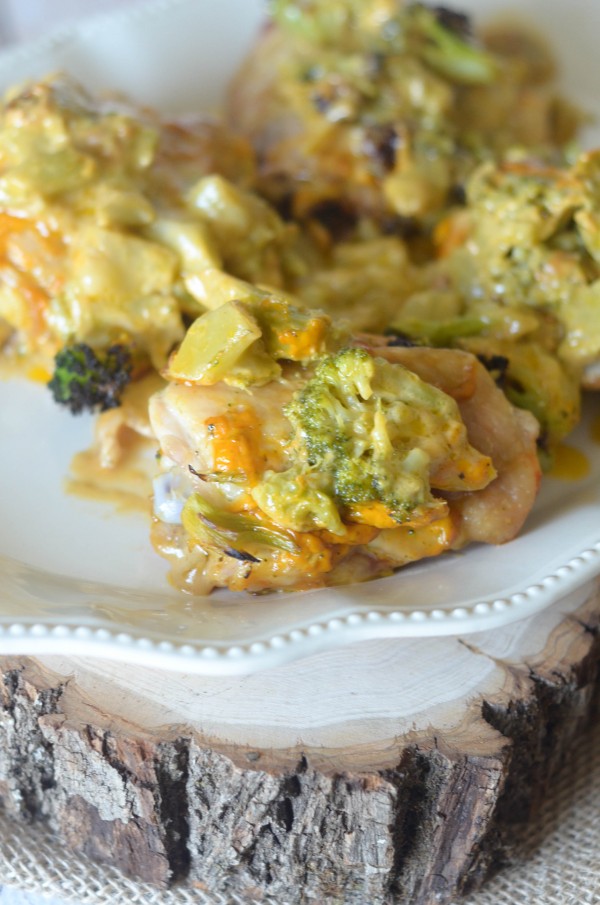 Cheesy Broccoli Chicken - A great dinner by Campbell's Oven Sauces with @Campbells, it's simple and only 3 steps! {ad} 