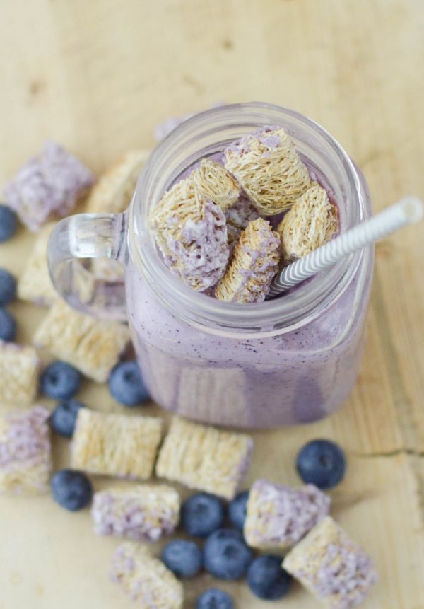 Blueberry Wheat-fuls Smoothie #MomsBestCereals #ad