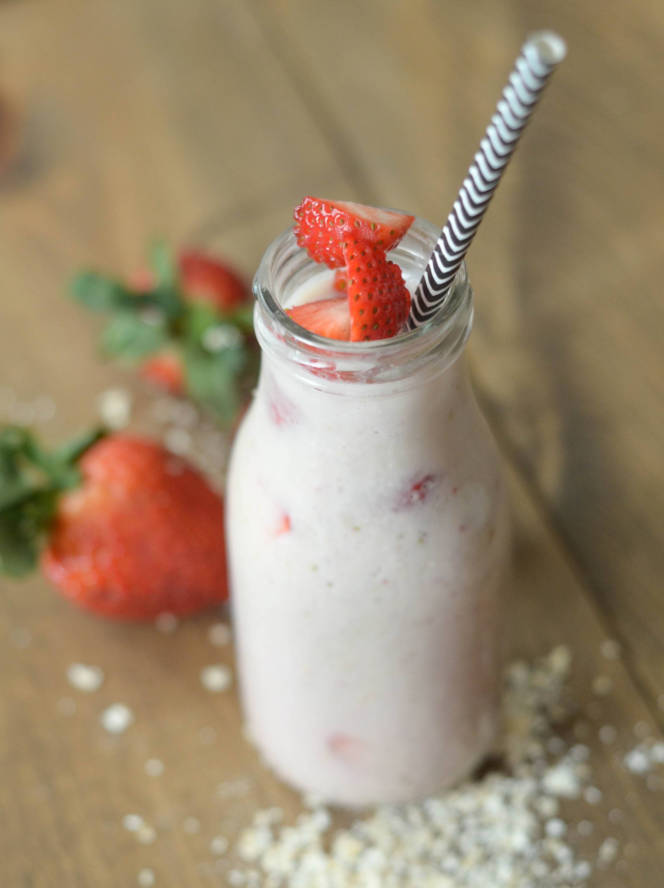 Easy Strawberry Oatmeal Smoothie - Mommy Hates Cooking