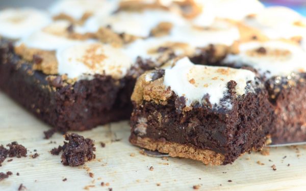 S'mores Black Bean Brownies + Summer Cookouts #NeverDoDishes #NoDirtyDishesDay AD