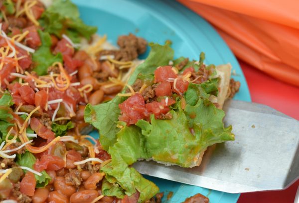 How to Host a Backyard Fiesta + Grilled Taco Flatbread #31DaysWithRotel AD