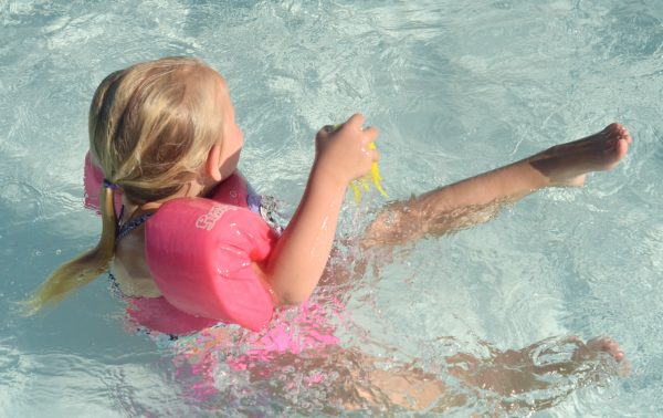Summer Fun with Lil' Fishys #LilFishys #Pool #SummerFun AD