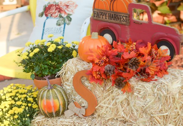 Decorating Tips for a Fall Front Porch #AtHomeStores #AtHomeFinds #sponsored