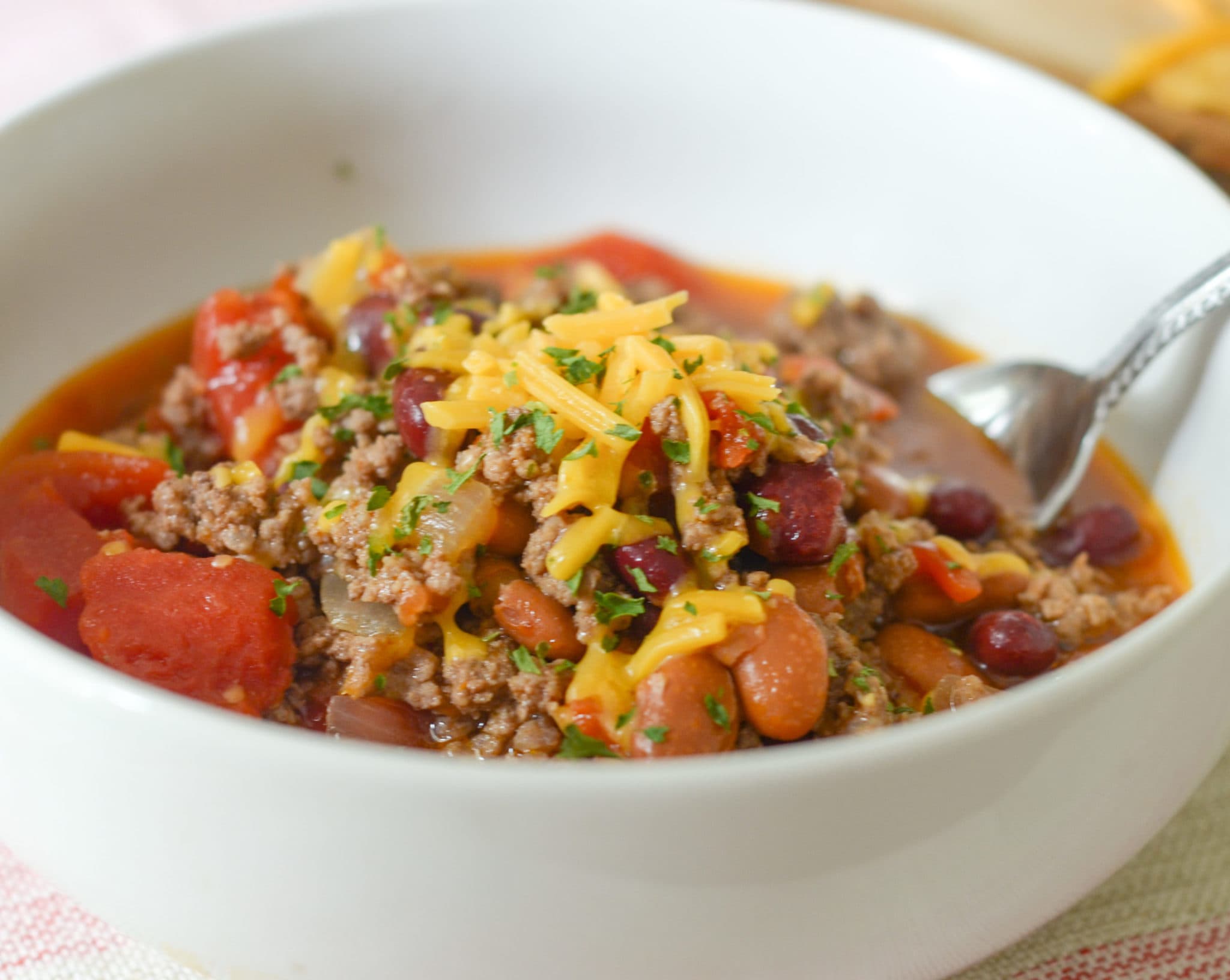 https://www.mommyhatescooking.com/wp-content/uploads/2018/09/instant-pot-hearty-beef-bean-chili-11-e1567790970790.jpg