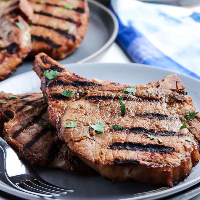 Easy Grilled Pork Chops - Mommy Hates Cooking