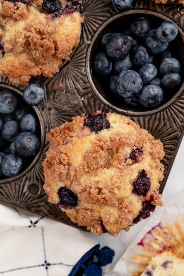 gluten free blueberry crumble muffins