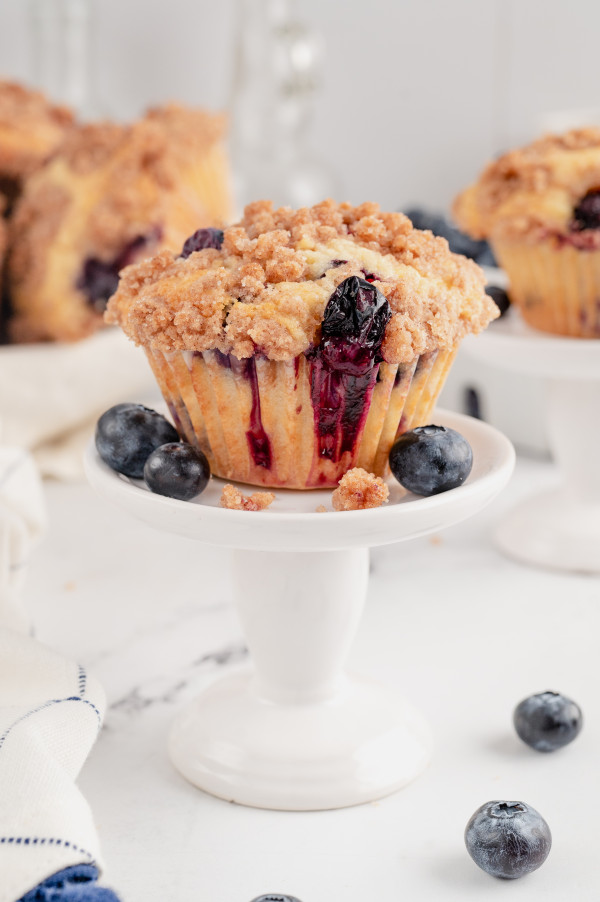 gluten free blueberry crumble muffins