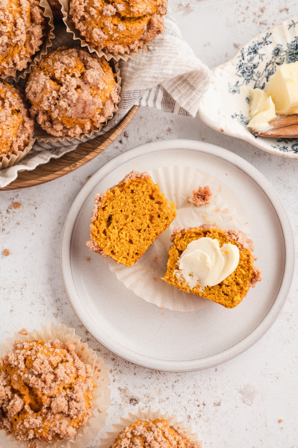 gluten-free pumpkin crumble muffins