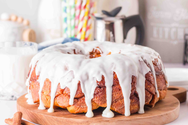 cinnamon roll bundt cake