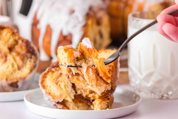 cinnamon roll bundt cake