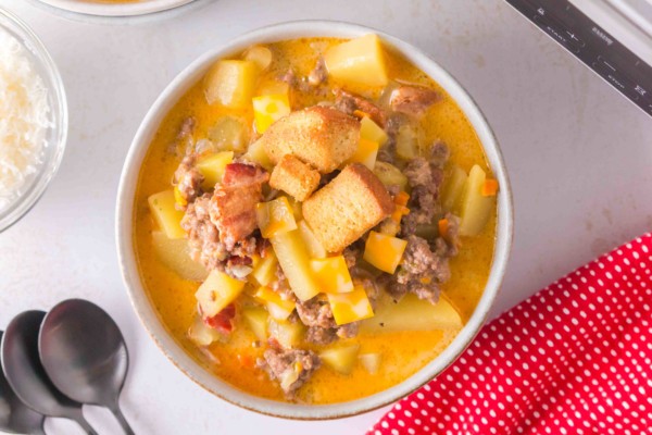 gluten free slow cooker cheeseburger soup