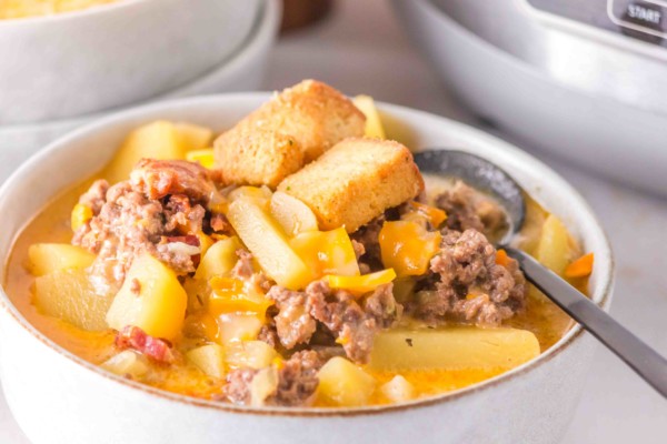 gluten free slow cooker cheeseburger soup