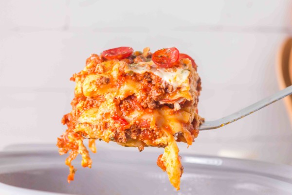 gluten free slow cooker pizza lasagna in crockpot