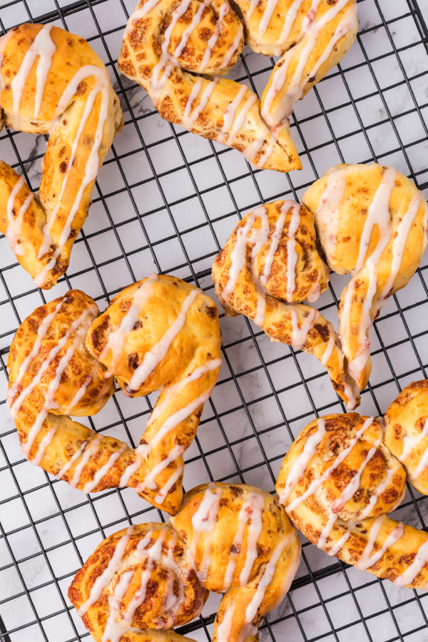 heart shaped cinnamon rolls with refrigerated dough