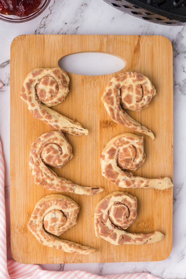 heart shaped cinnamon rolls with refrigerated dough