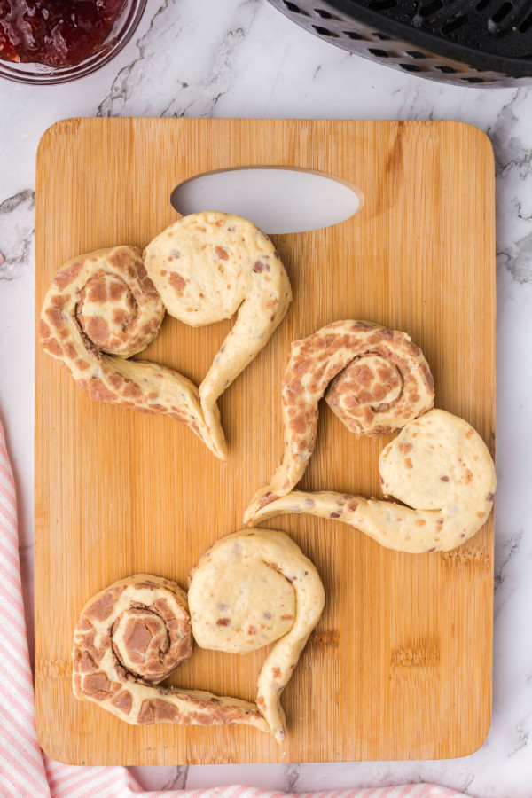 heart shaped cinnamon rolls with refrigerated dough